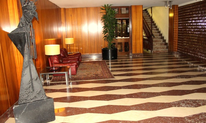La Nova Esquerra de l'Eixample Casa | Hostal Aslyp 114