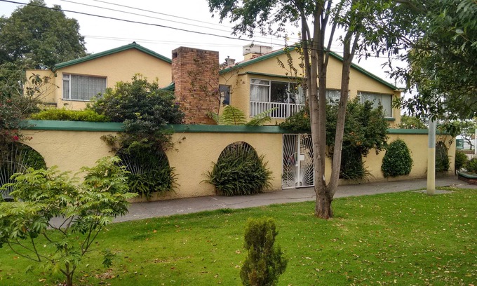 Navarra Hotel | HOSTAL BOGOTA REAL