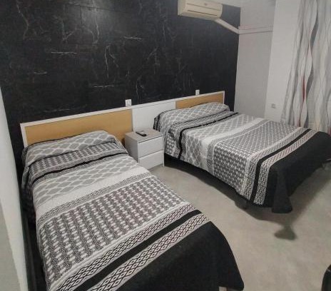 La Linea de la Concepcion Hotel | Hostal la Campana