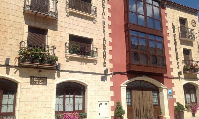 Priego Casa | Hostal Los Claveles