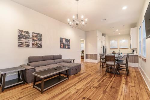 Faubourg Lafayette Apartamento | Hosteeva 3 BR Cottage Close to St Charles 5 m Ride to FQ