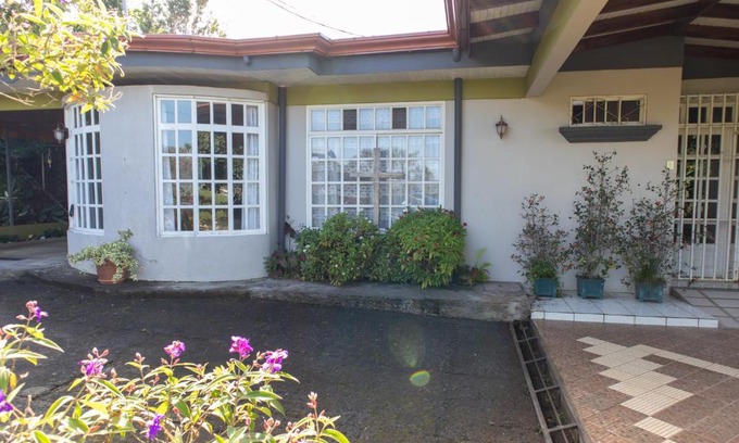 San Ramon Casa | Hostel Bouganvilia Bed and Breakfast