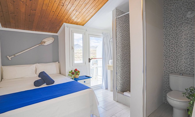 Arona Casa | Hostel Neon Tenerife