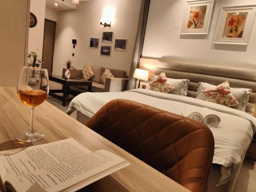 Noida Apartamento | Hostie Asita - Studio Apartments with Pvt Kitchenette, Noida