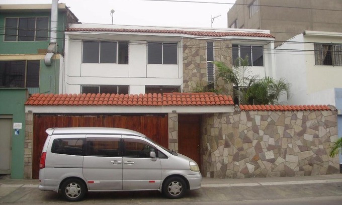 La Victoria Casa | HOSTING HOUSE & HOME