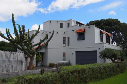Whangamata Casa | Hosts on the Coast - Oasis on Ocean