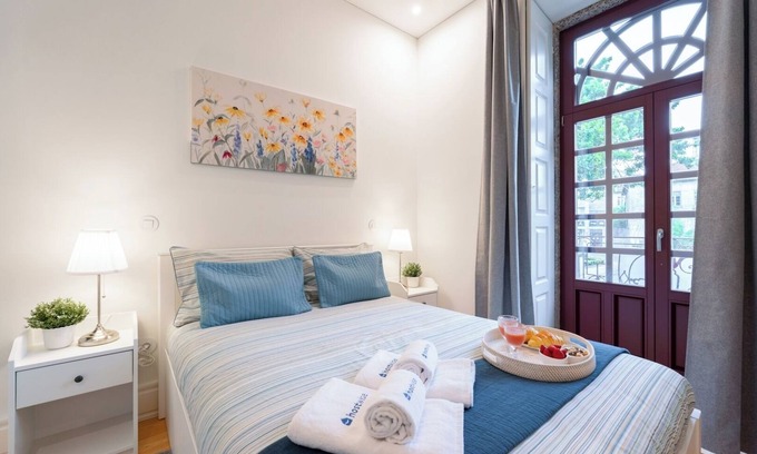 Guimaraes Apartamento | HostWise - Bright Flat w/ Balcony