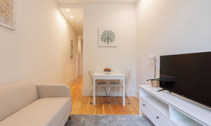 Guimaraes Apartamento | HostWise - Cozy Flat