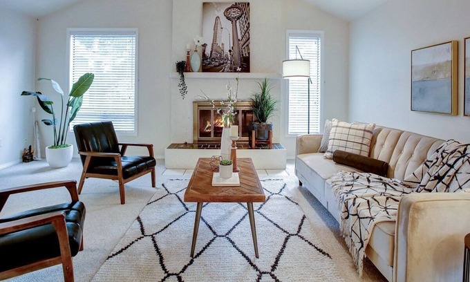 Gresham Casa | Hot Baths and Hiking Trails