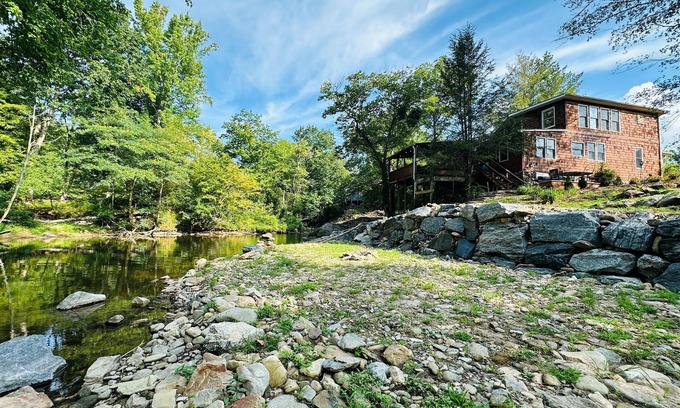 Hot Springs Casa | Hot Springs Creek House-Hot tub-Room for everyone!