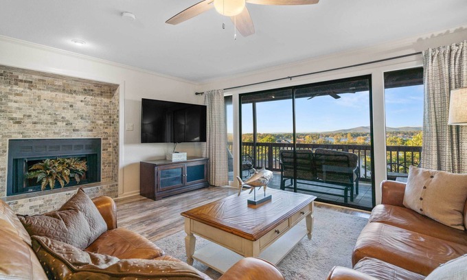 Lake Hamilton Condominio | Hot Springs Vacation Rental w/ Game Room!