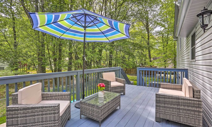 Pocono Summit Cabaña | Hot Tub & 2 Game Rooms: Family Poconos Getaway!