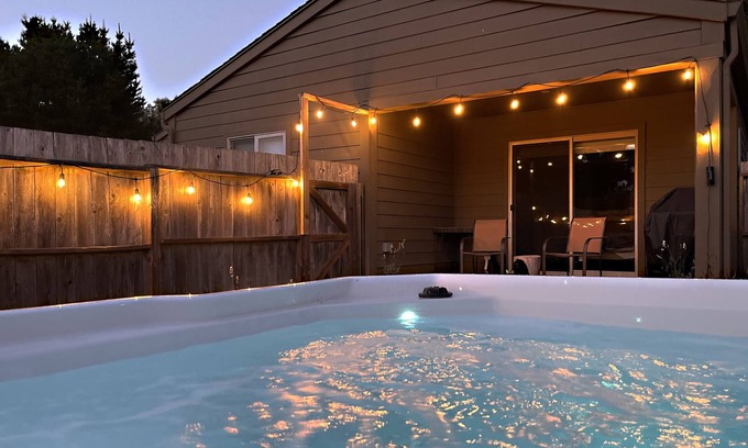 Manchester Casa | Hot Tub/2 King Beds/Coffee Bar/Free EV Charger - Family & Infant Friendly
