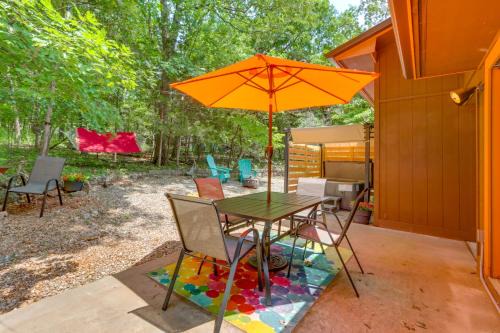 Eureka Springs Casa | Hot Tub and Fire Pit Holiday Island Getaway!