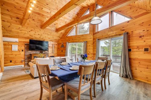 White Haven Casa | Hot Tub and Fire Pit Lakefront Cabin in White Haven