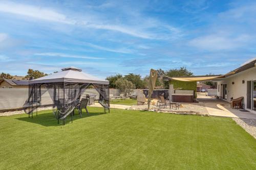 Yucca Valley Casa | Hot Tub and Pool Joshua Tree Vacation Home!