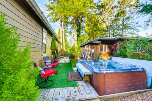 Fort Bragg Casa | Hot Tub and Views Secret Garden Fort Bragg Cabin