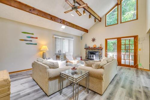 Holiday Island Casa | Hot Tub at Mountain-View Ozarks Retreat!