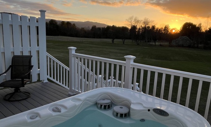 Plymouth Apartamento | Hot Tub At Sunset View Farm (2 adults and 3 kids)