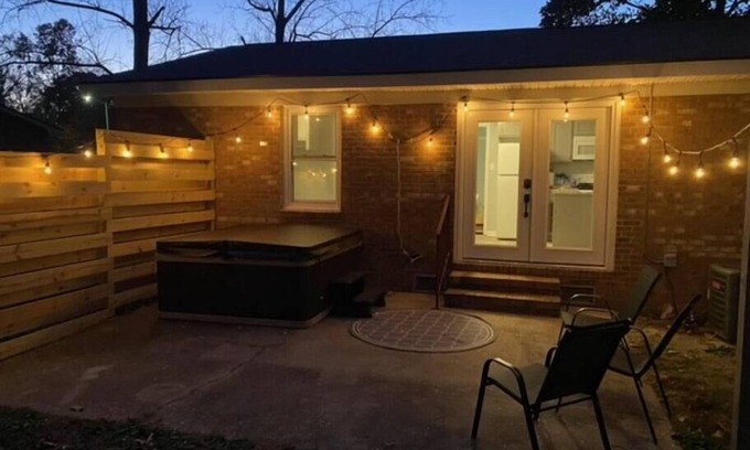 Fayetteville Casa | HOT TUB|Bedroom TVs|GAME ROOM|Refurbished
