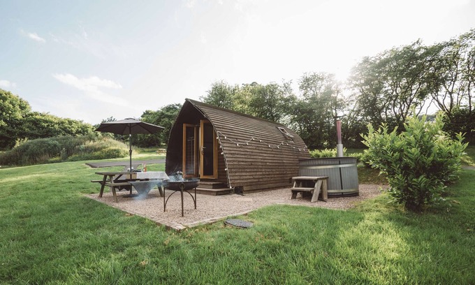 Brecon Cabina | Estándar-Hot Tub-Cabaña-Baño con ducha