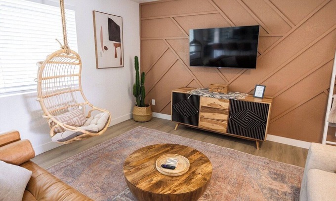 Gilbert Casa | Hot tub , cruisers, Putting Green & Pet Friendly