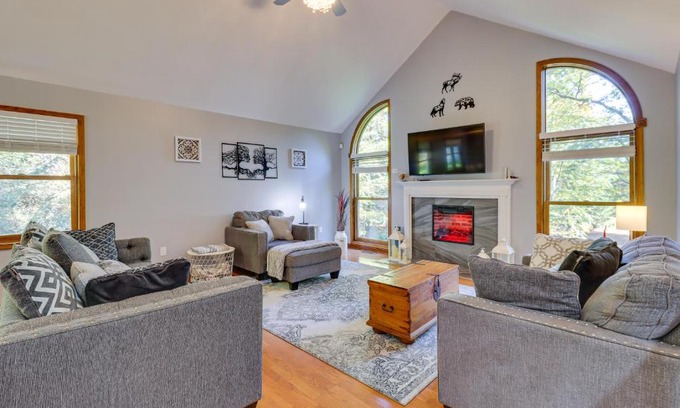 Reeders Casa | Hot Tub, Deck and Game Room Spacious Poconos Escape