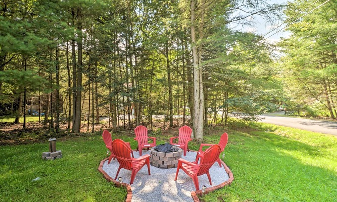 Pocono Summit Casa | Hot Tub & Deck: Gorgeous Retreat in Pocono Summit!