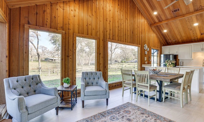 Brookshire Casa | Hot Tub, Deck & Grill: Brookshire Gem Near Venues