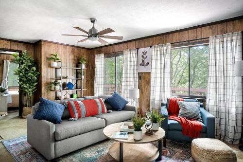 Bergton Casa | Hot Tub Deck Screened Porch Fire Pit & WiFi