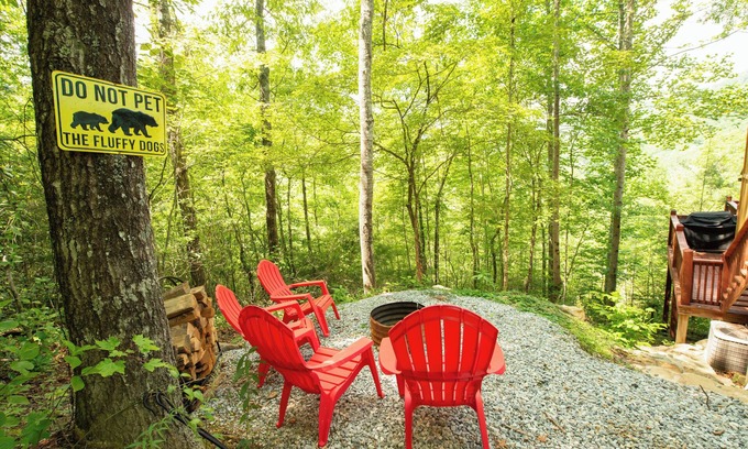 Almond Cabina | Mtn Escape: Hot Tub, Fall Colors, by Polar Express
