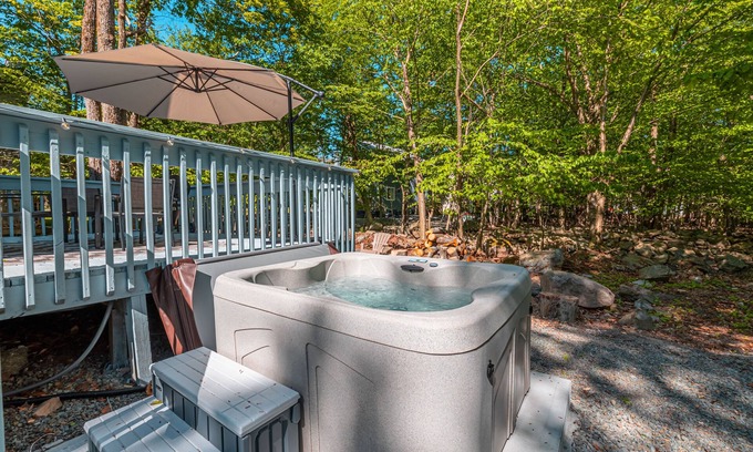 Tobyhanna Casa | Hot Tub / Fire Pit / Fire Place / Family