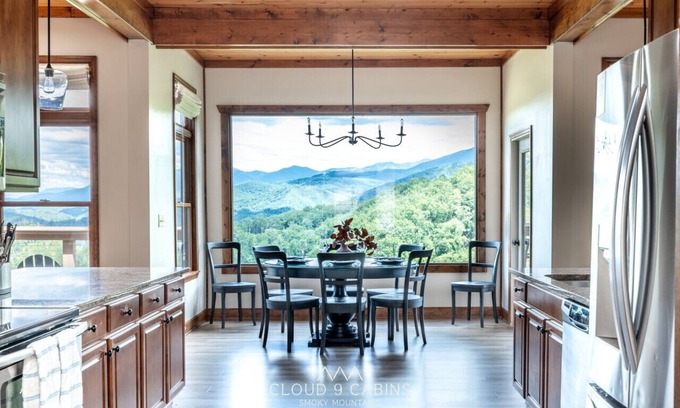 Chalet Village Cabina | Hot Tub, Fire Pit, Game Room, VIEWS of Mt.Leconte - Three Suite Retreat