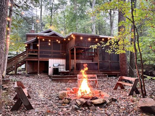 Berkeley Springs Casa | Hot Tub Fire Pit Grill Sleeping Porch & More