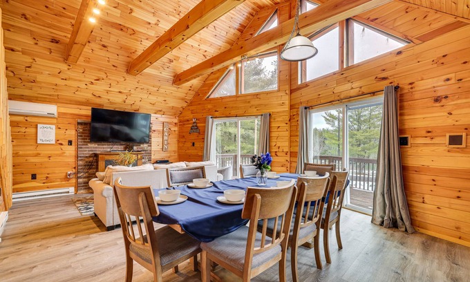 White Haven Cabina | Hot Tub & Fire Pit: Lakefront Cabin in White Haven
