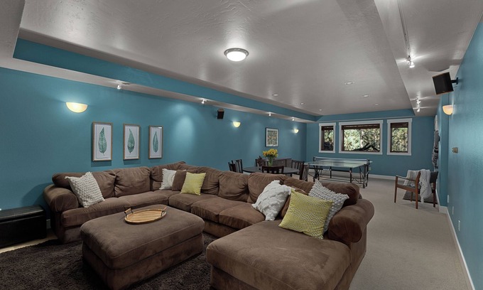 Missoula Casa | Hot tub, Fire Pit, Ping Pong, & New Kitchen. Family Friendly Garden City Getaway