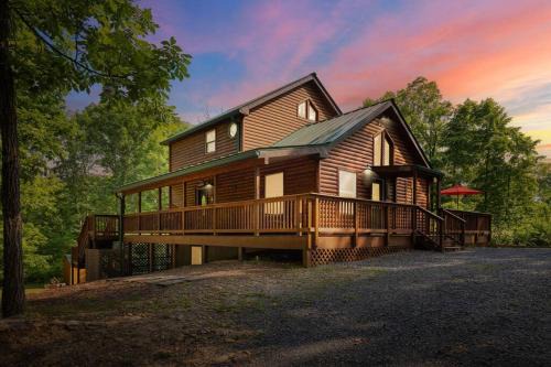 Luray Casa | Hot Tub - Fire Pit - Pool Table - Pet Friendly - Good Times