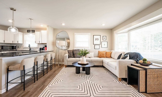 Speedway Casa | Hot Tub - Fire Pit - Shuffleboard - Walk to Track