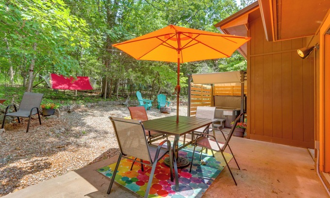 Eureka Springs Casa | Hot Tub & Fire Pit: Holiday Island Getaway!