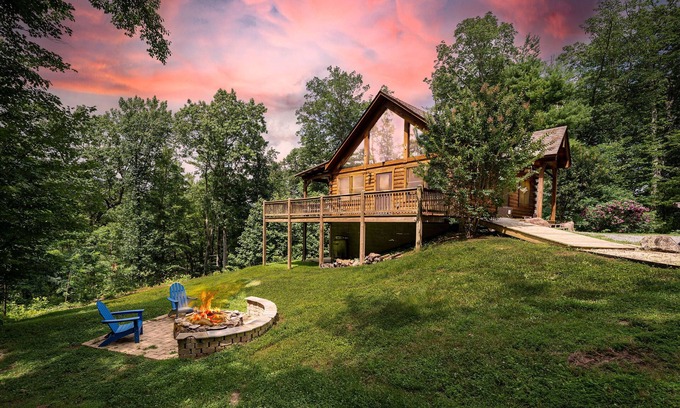 Stanardsville Cabina | Hot tub, Firepit, Beautiful Mountain Views!