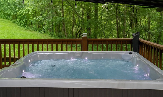Seymour Cabina | Beatiful 4 bedroom 2 bath house with playroom in basement for all ages.