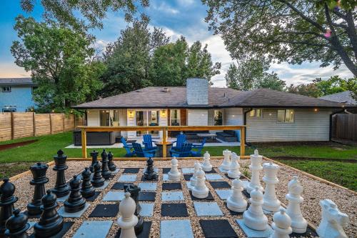 University Hills Casa | Hot Tub, Firepit & Giant Chess at Austin Hideaway