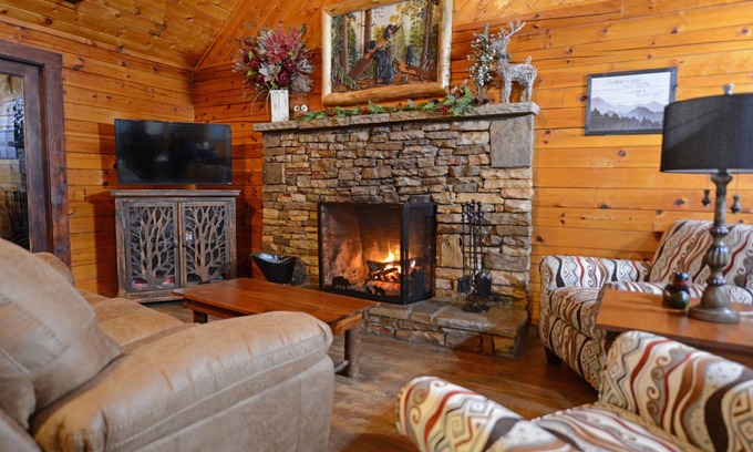Gatlinburg - Pigeon Forge Cabina | Tranquility Log Cabin: nuestro nombre lo dice todo: a 3 minutos de Pigeon Forge, TN
