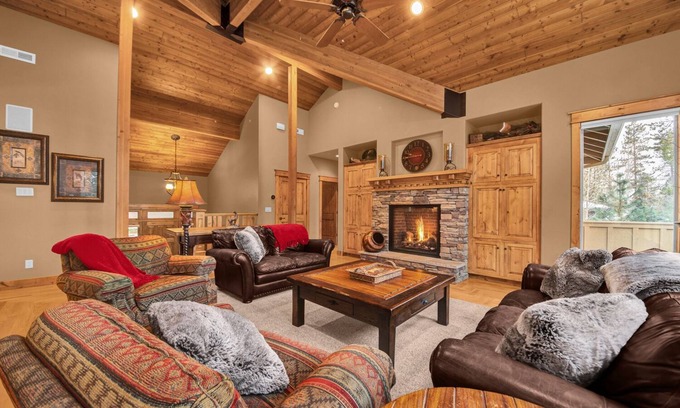 Deer Park Casa | 4 Bedroom, Split Level Home with Two Living Areas and Foosball - Wallowa 22