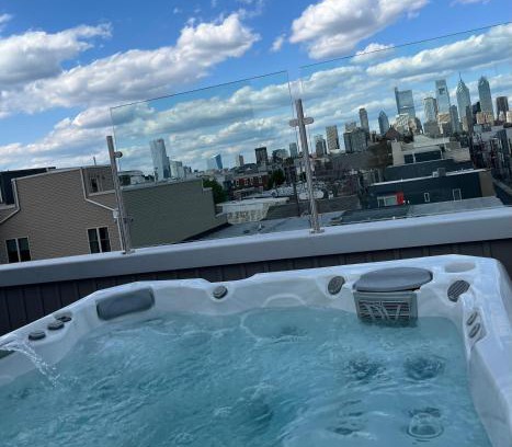 Newbold Casa | Hot Tub Four Seasons