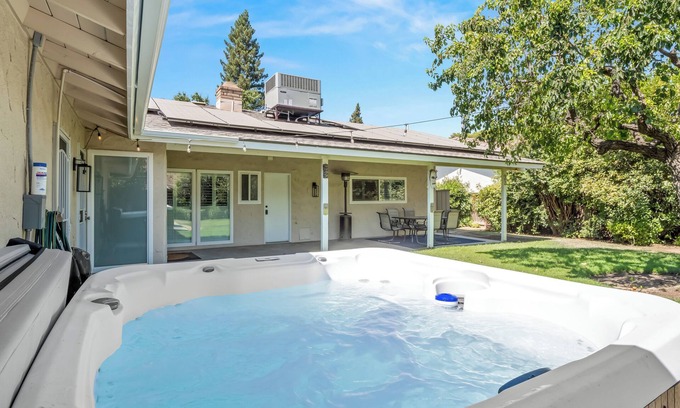 Fresno Casa | Hot Tub, Game Room - 3 Bed: 2 Bath near Fig Garden Loop!
