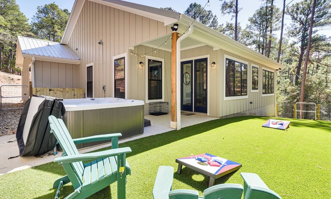 Bastrop Casa | Hot Tub, Game Room & Fire Pit: ‘Evergreen Escape'