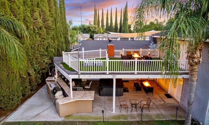 Visalia Casa | Hot tub, Game Room, Outdoor Kitchen & much more!