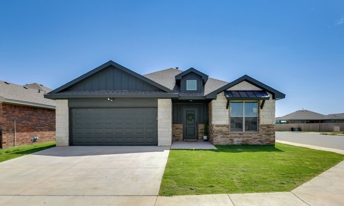 Lubbock Cabaña | Hot Tub & Game Room: 'raider Resort' in Lubbock