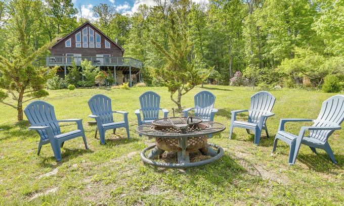 Wardensville Cabina | Hot Tub + Game Room: Peaceful Wardensville Cabin
